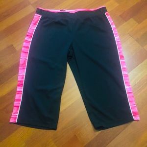 Women’s sz XLP St. John’s Bay Active capris